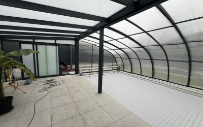 Wall v antracitu - napojený na pergolu