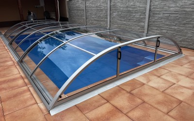 Nízké bazénové zastřešení 3R, eloxovaný hliník, plný polykarbonát