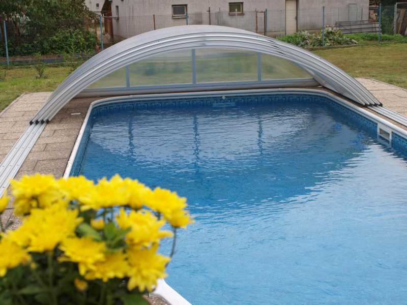 Polykarbonátové zastřešení a zakrytí bazénu